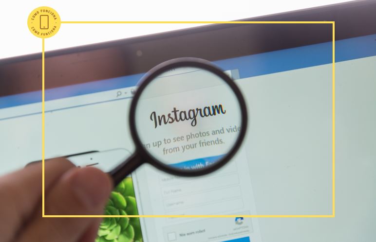 Golpes no Instagram - Pessoa segurando uma lupa de detetive apontada para o logo do Instagram